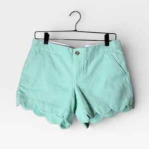 Lilly Pulitzer Buttercup scalloped hem shorts in a mint green Size 6 (B)